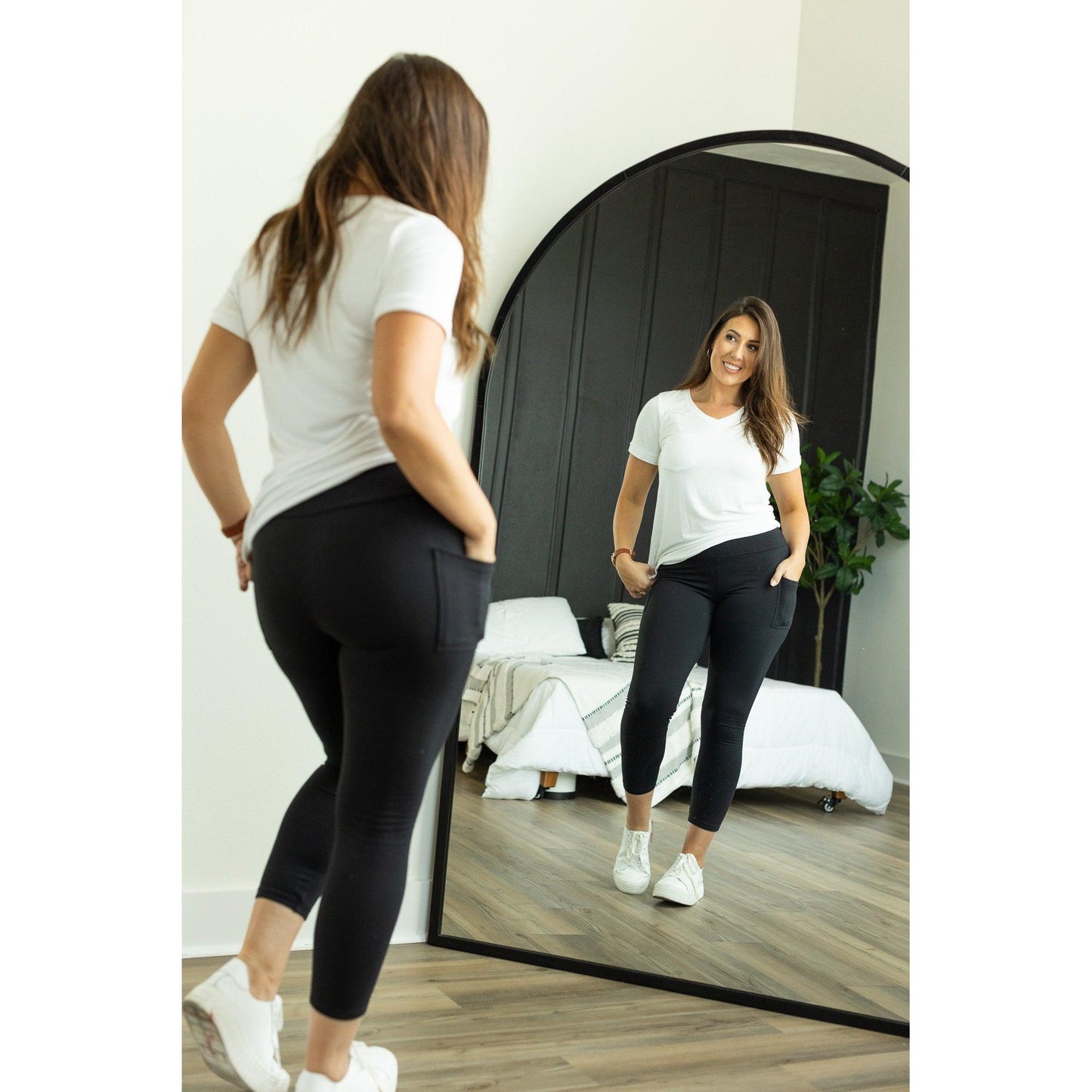 Ready to Ship | Crossover Black Pocket CAPRI Leggings