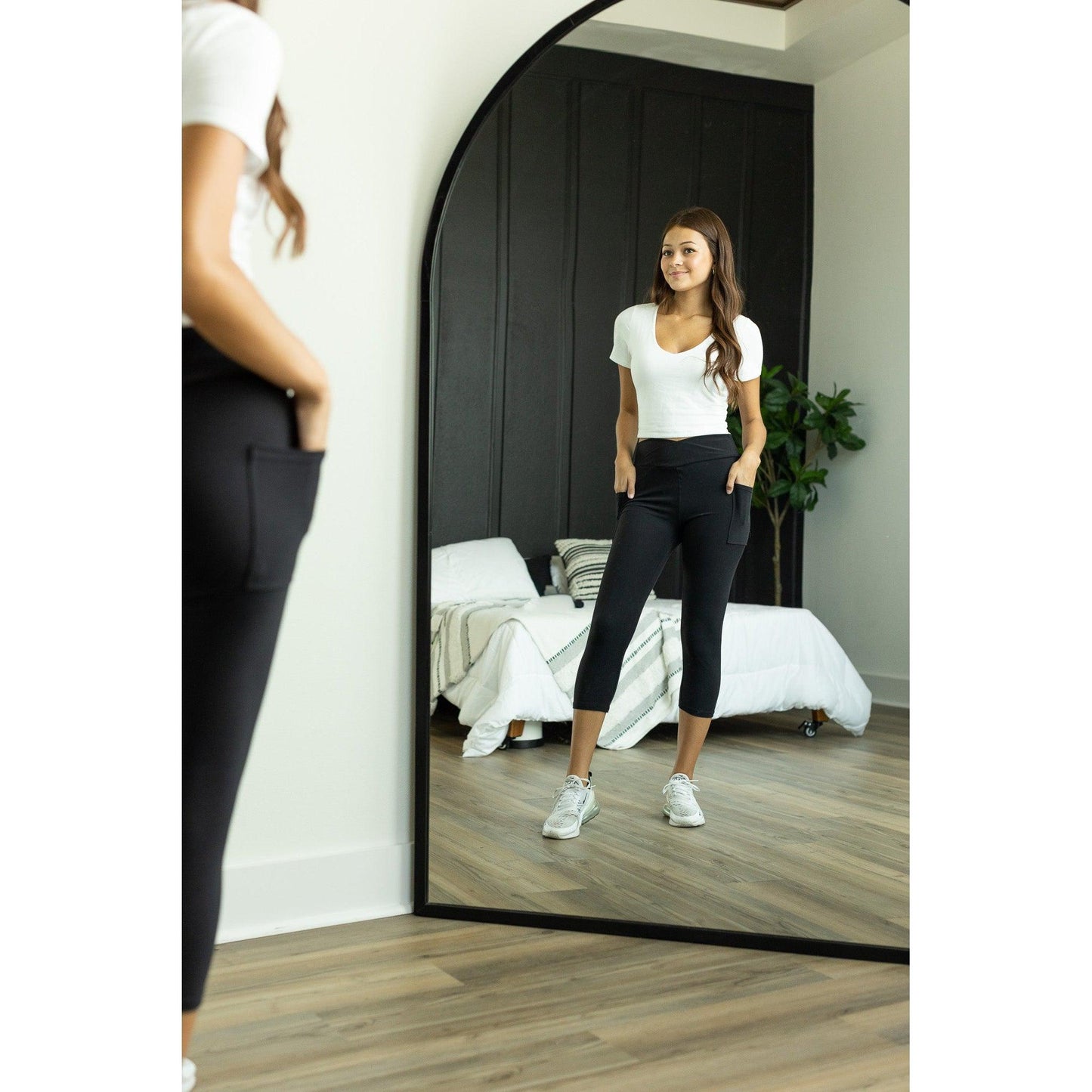 Ready to Ship | Crossover Black Pocket CAPRI Leggings