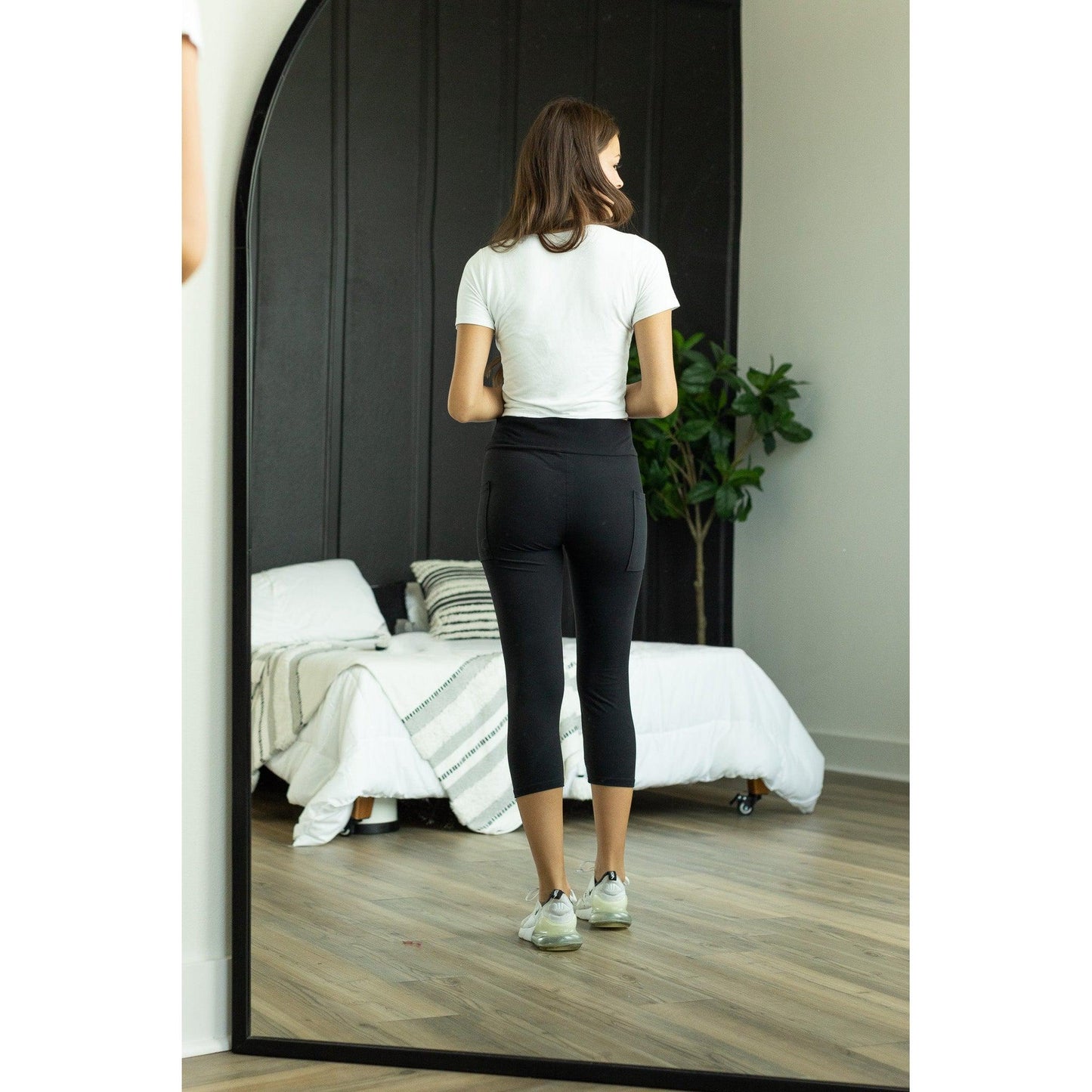 Ready to Ship | Crossover Black Pocket CAPRI Leggings