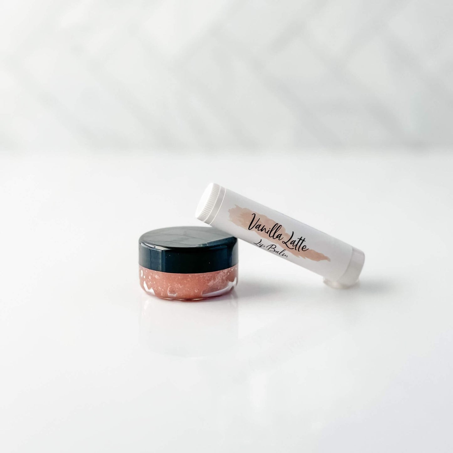 Lip Duo Vanilla Latte flavor (color light brown)