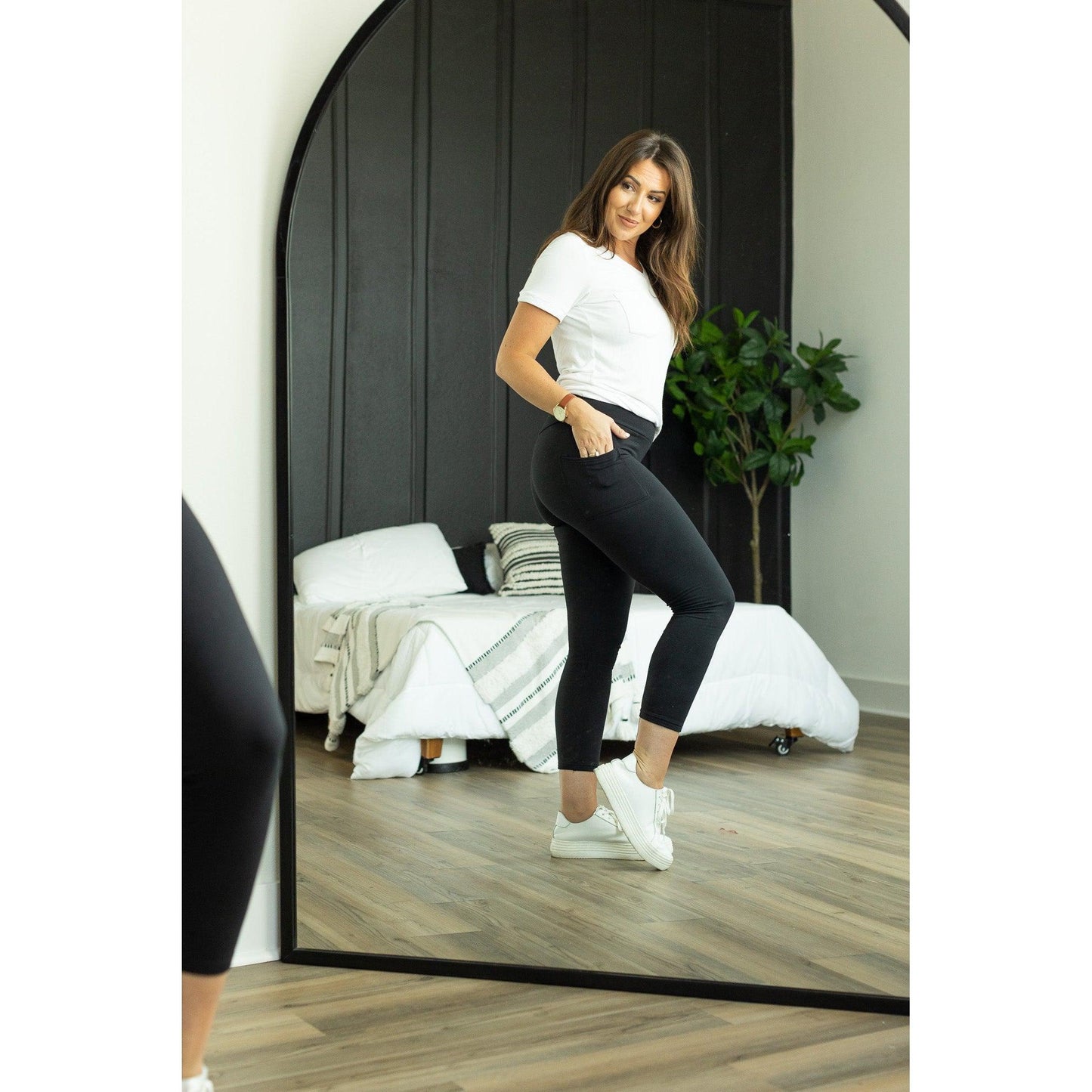 Ready to Ship | Crossover Black Pocket CAPRI Leggings
