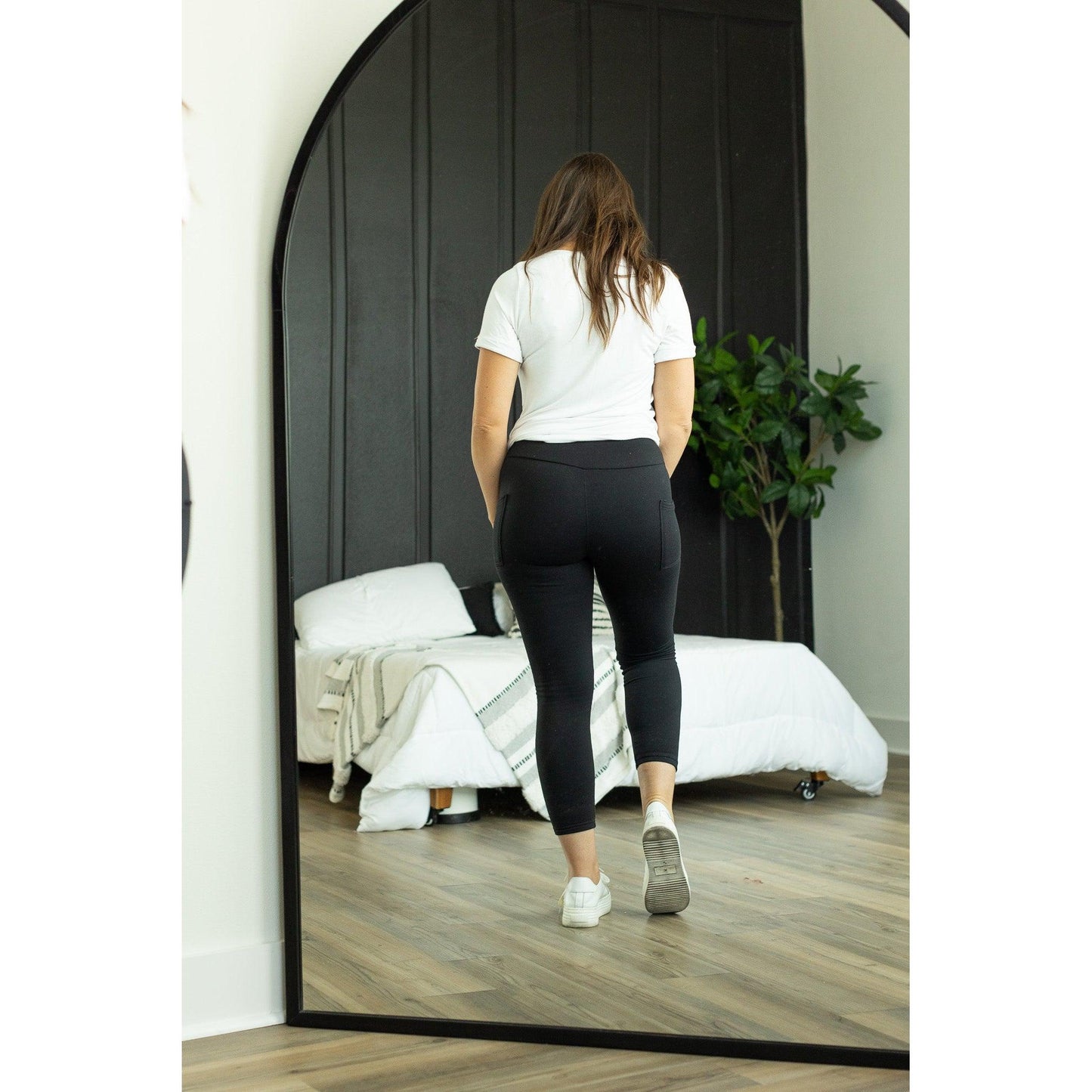 Ready to Ship | Crossover Black Pocket CAPRI Leggings