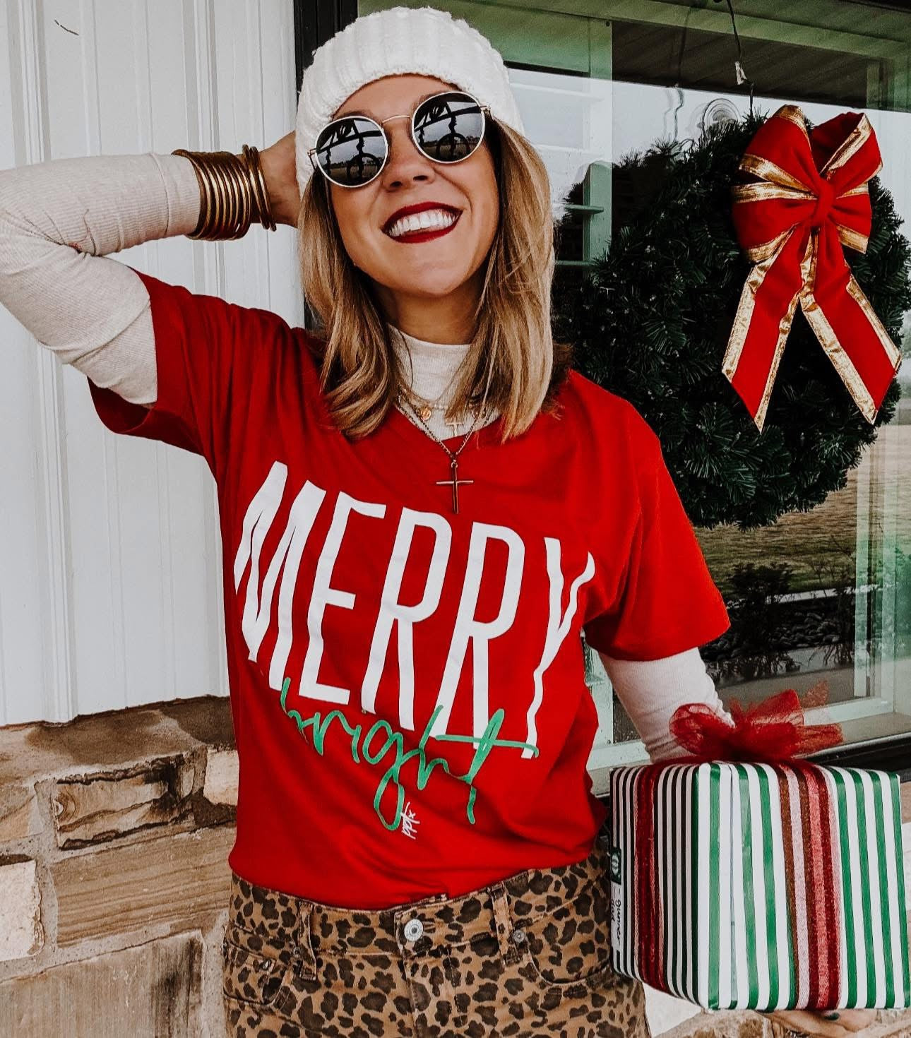 🌲❤️Merry & Bright❤️🌲
 v neck
